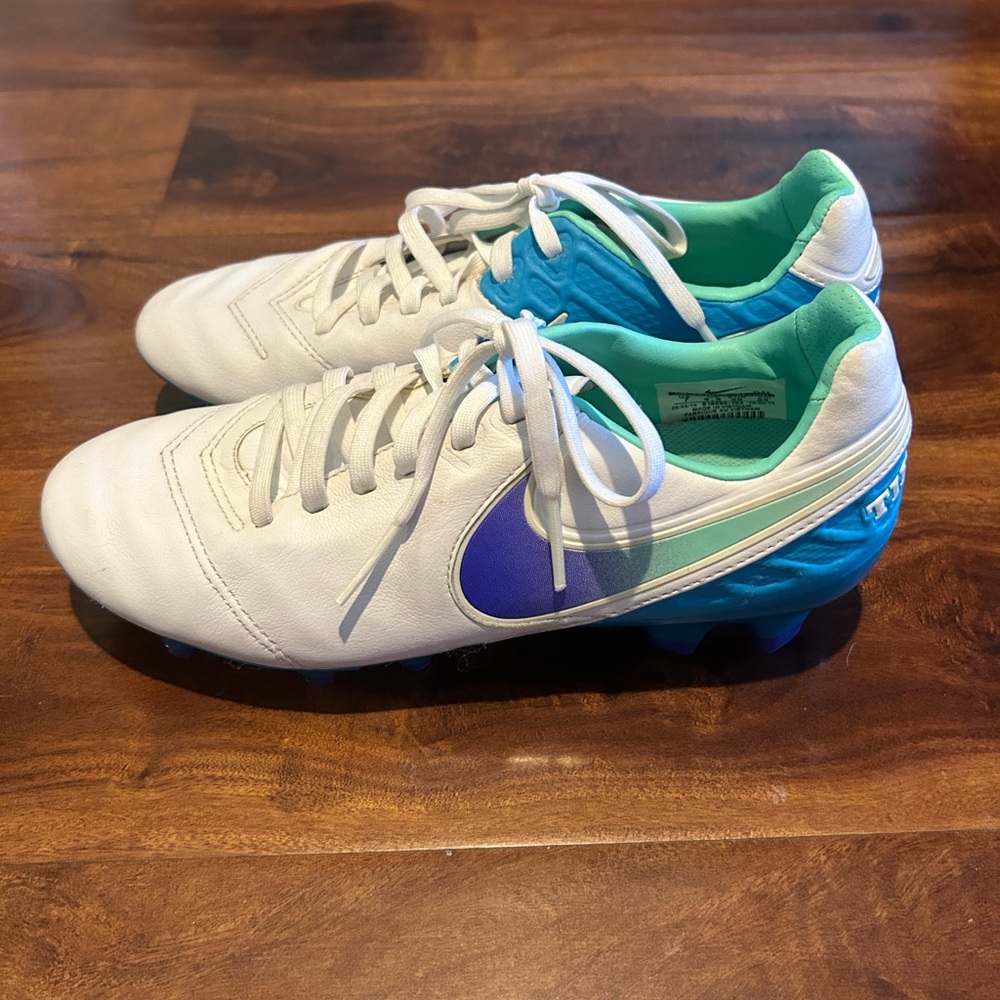 Nike Tiempo size W7